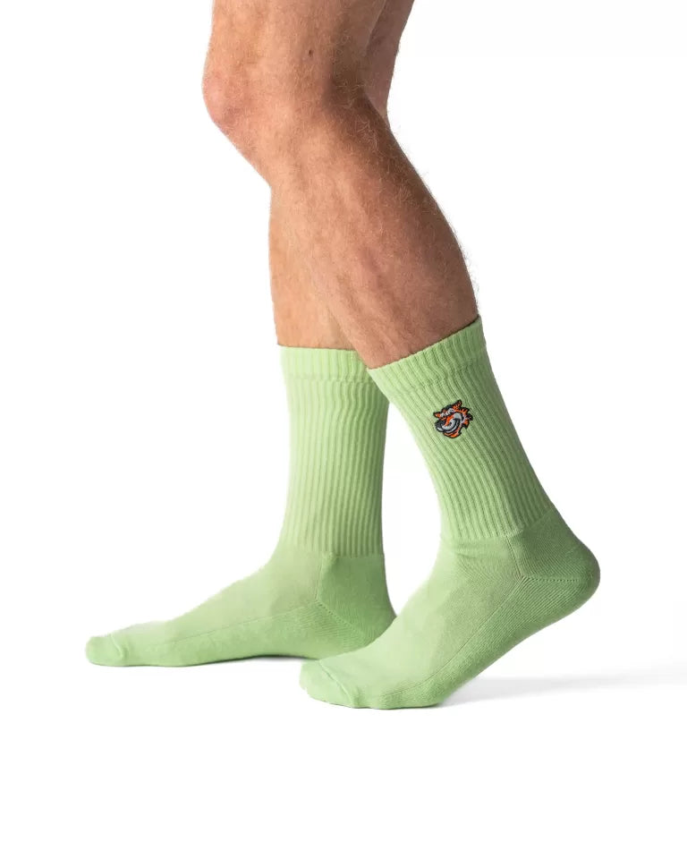 Mint Green crew čarape Good Willy – sveža zelena nijansa
Mint Green čarape – detalj logotipa tigra
Mint čarape na nozi – lifestyle prikaz
Premium mint čarape – close up teksture
carape za crossfit