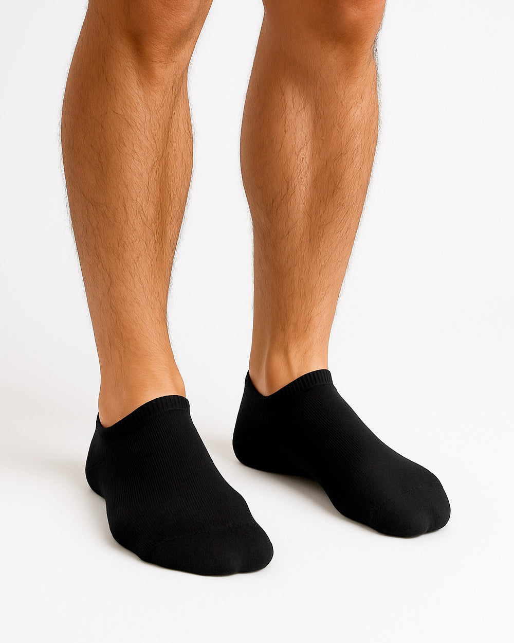 Crne bambus kratke čarape Good Willy – antibakterijske i ultra mekane
Bambus crne čarape – close up materijala
Crne bambus čarape na nozi – lifestyle prikaz