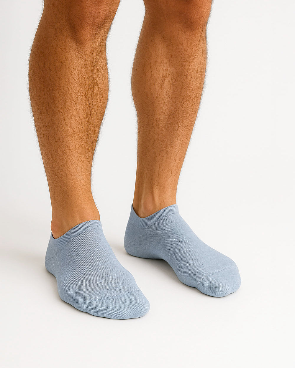 Sive bambus kratke čarape Good Willy – antibakterijske i meke
Bambus sive čarape – close up materijala
Sive bambus čarape na nozi – lifestyle prikaz