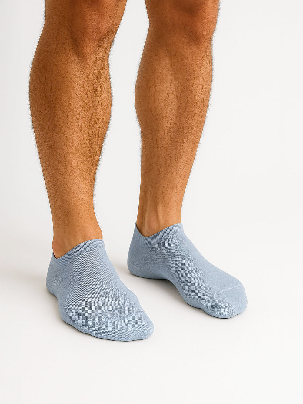 Sive bambus kratke čarape Good Willy – antibakterijske i meke
Bambus sive čarape – close up materijala
Sive bambus čarape na nozi – lifestyle prikaz