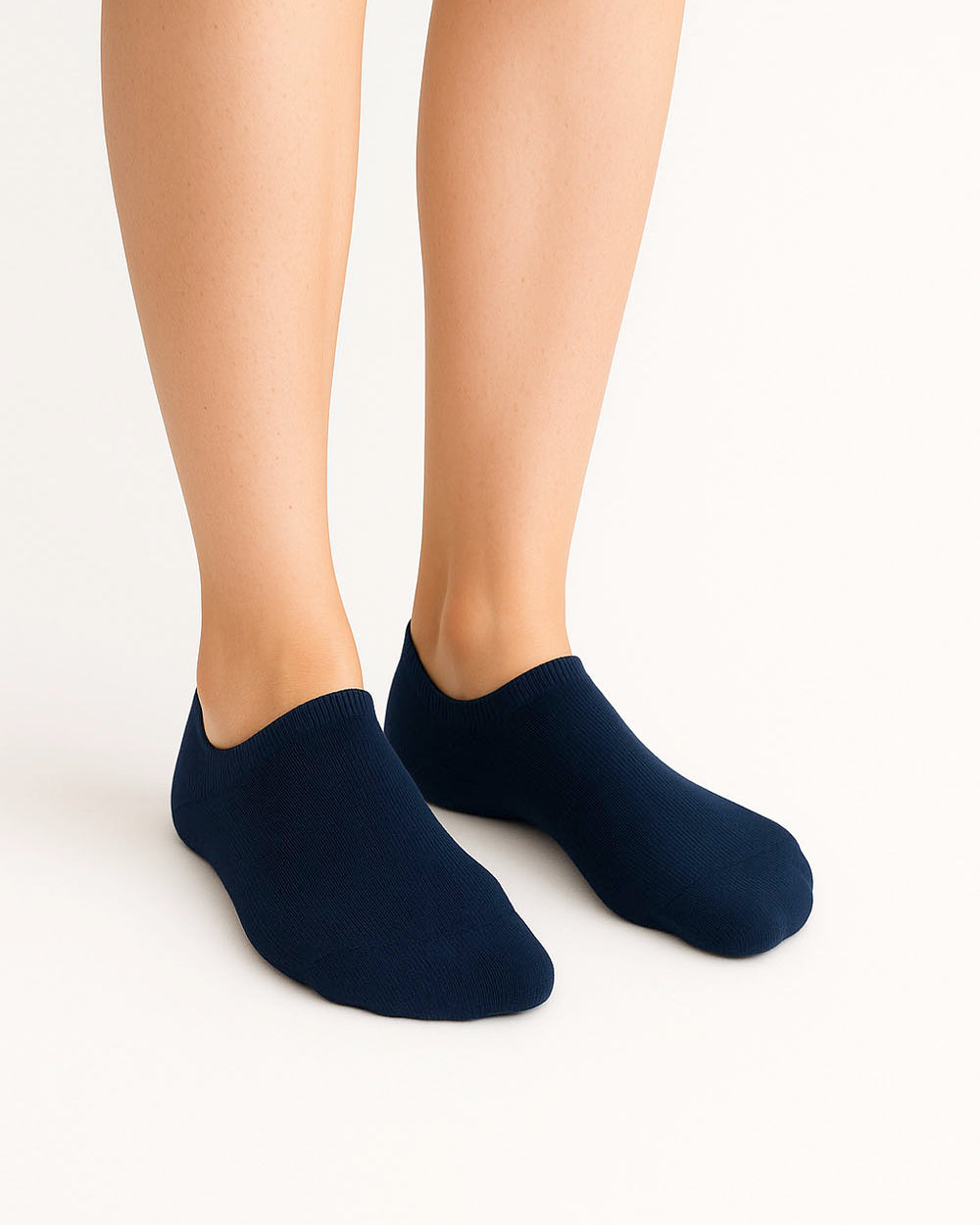 Teget bambus kratke čarape Good Willy – svežina i higijena
Bambus teget čarape – close up teksture
Teget bambus čarape na nozi – lifestyle prikaz