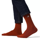 Brown crew čarape Good Willy – old money stil
Braon crew čarape – detalj logotipa tigra
Brown čarape na nozi – lifestyle prikaz
Premium braon čarape – close up materijala
Carape za crossfit