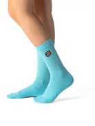 Light Blue crew čarape Good Willy – premium udobnost
Svetloplave crew čarape – detalj logotipa tigra
Light Blue čarape na nozi – lifestyle prikaz
Premium svetloplave čarape – close up teksture